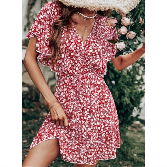 NFS 🛑Red Ditzy Floral Butterfly Sleeve Dress - Picture 6 of 8